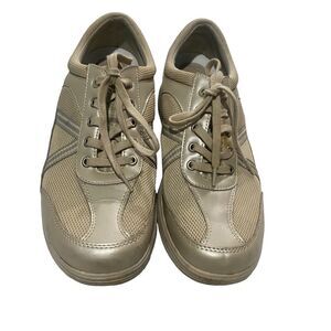 New Get Fit Grasshoppers Toggle Beige Athletic Women's Shoe Size 9.5 - EH38975